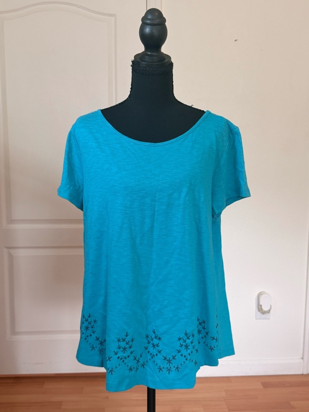 Riders by Lee Turquoise Embroidered Hem Tee Size L NWT